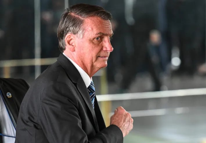 (FILES) In this file photo taken on November 01, 2022, Brazilian President Jair Bolsonaro leaves after making a statement for the first time since Sunday's presidential run-off election, at Alvorada Palace in Brasilia. - Since losing his reelection bid, outgoing Brazilian President Jair Bolsonaro has virtually disappeared from view, holing up in his official residence -- and leaving the country with the uneasy feeling of a power vacuum. (Photo by EVARISTO SA / AFP)