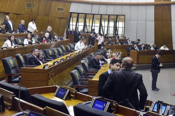 La Cámara de Diputados postergó por una semana es estudio de cuestionadas "indeminizaciones".