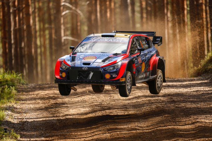 El estonio Ott Tanak se adjudicó el Rally de Finlandia al mando de un Hyundai.