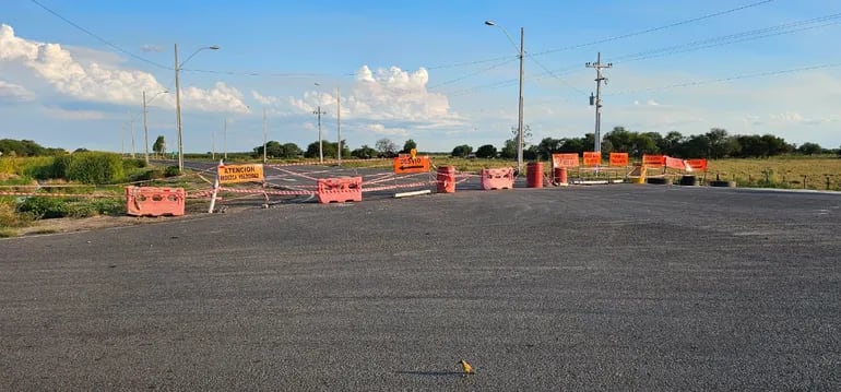 Contratistas volvieron a clausurar los tramos que ya habían sido habilitados de la nueva ruta Transchaco, tras la aparición de baches.