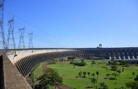 Itaipú inyectó al sistema 3.313 MW durante el pico de demanda de ayer.