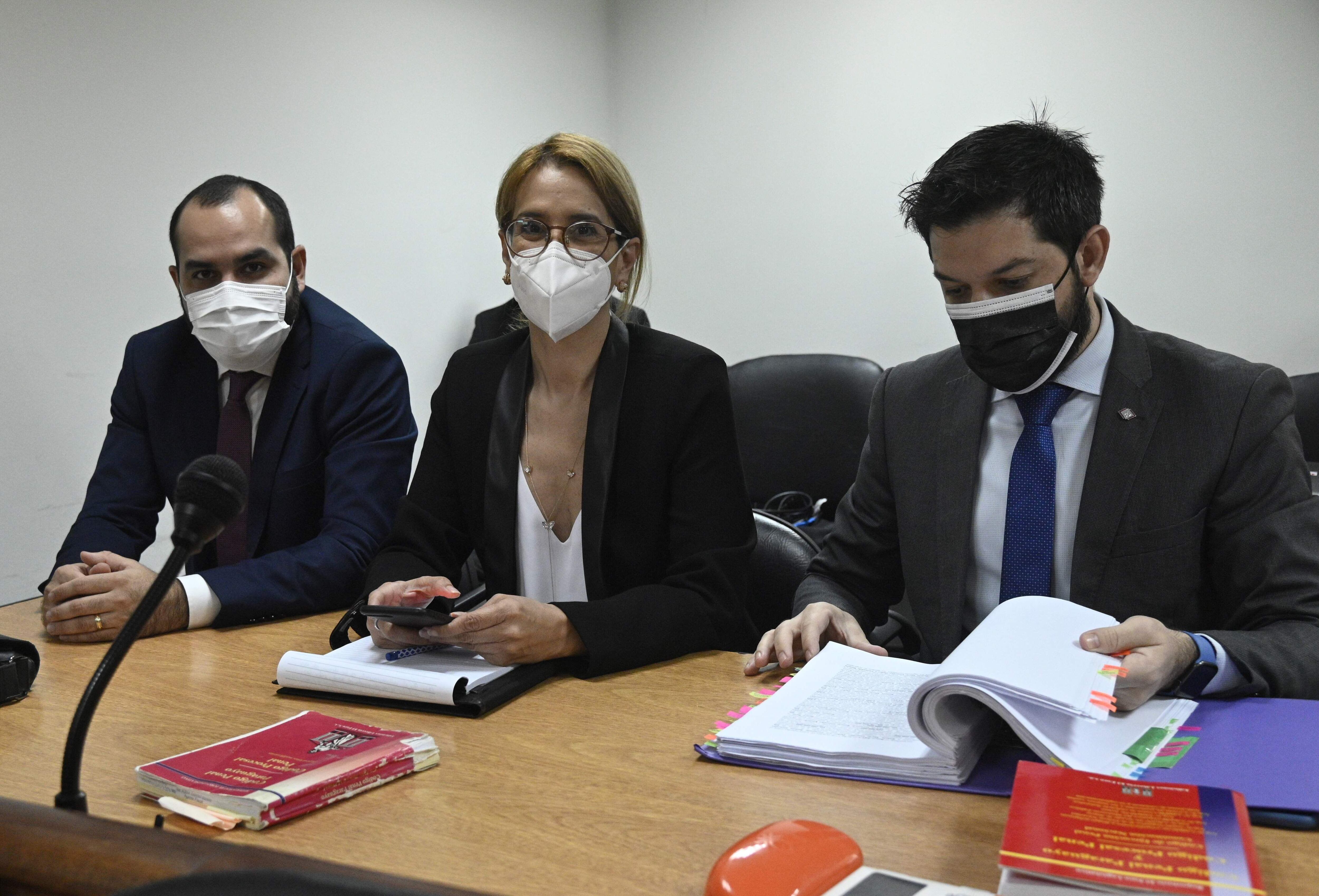El fiscal Osmar Legal (derecha) junto a la abogada Patricia Doria, representante de la querella adhesiva.