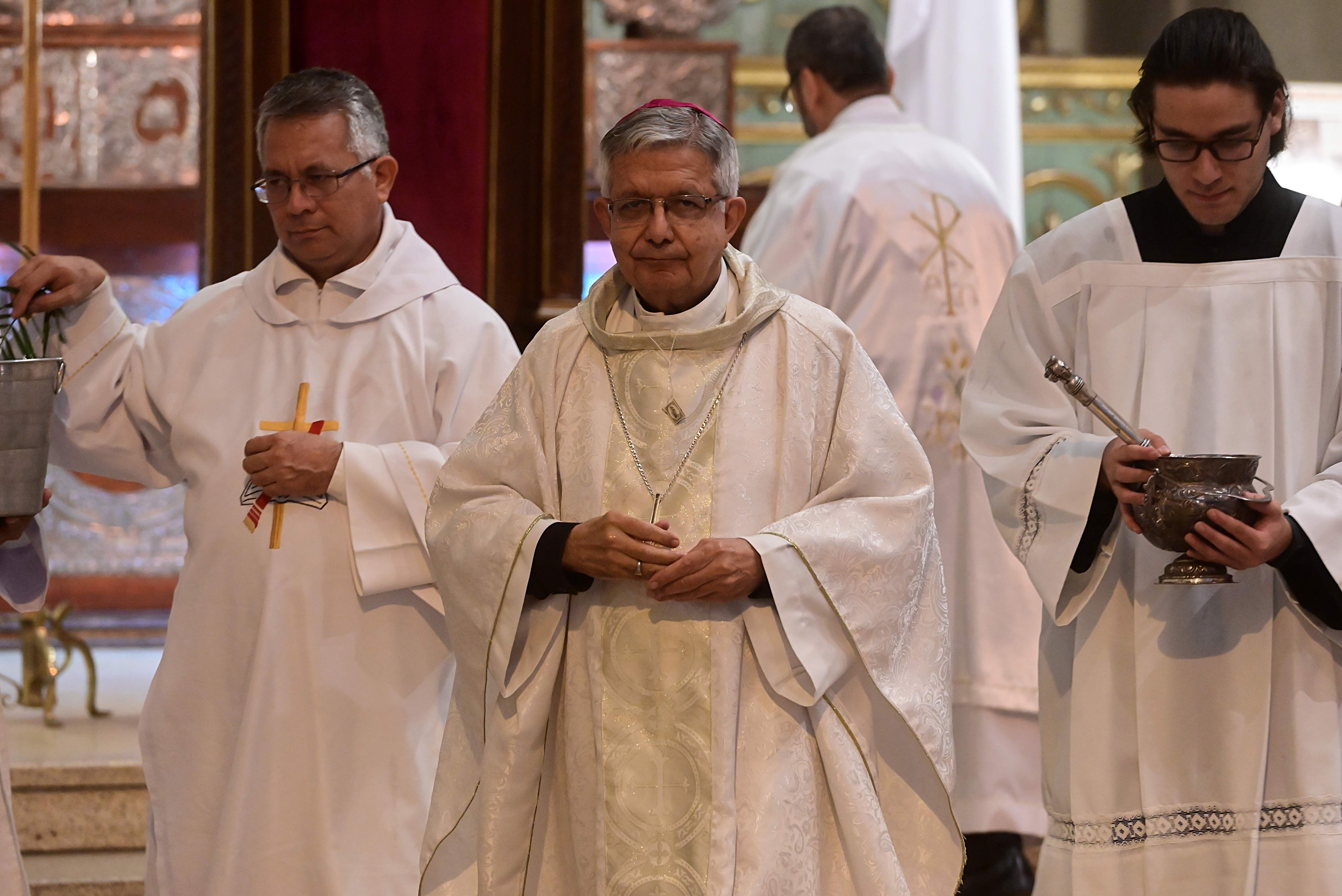 Tras finalizar la misa dominical, monseñor Martínez dijo que recibió el nombramiento con sorpresa.