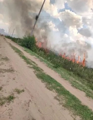 Los incendios de campos y pastizales generan preocupación en el distrito de Laureles de Ñeembucú.