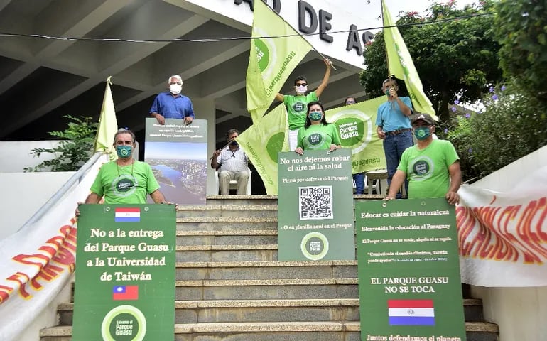 Los voluntarios están organizados desde hace años, luchando por la preservación integral del Parque Guasu.