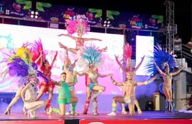 Presentación artistica a cargo de bailarines de diferentes comparsas durante el lanzamiento del Carnaval Gua'i 2023