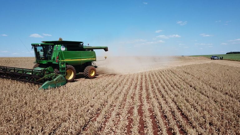 La producción de soja en el Mercosur tiene alta dependencia de insumos, entre ellos de fertilizantes importados de Rusia. A pesar de la crisis bélica en Europa del Este, siguieron llegando los fertilizantes desde Rusia, al Brasil, lo que da tranquilidad.