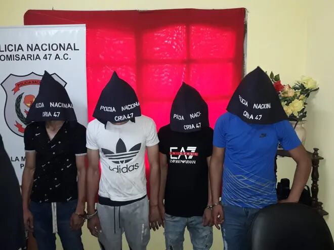 Los detenidos son: Diego Alejandro Cáceres, Julio Rubén Ayala Giménez, Ariel Francisco Estigarribia y Arnaldo Damián Benítez Díaz.