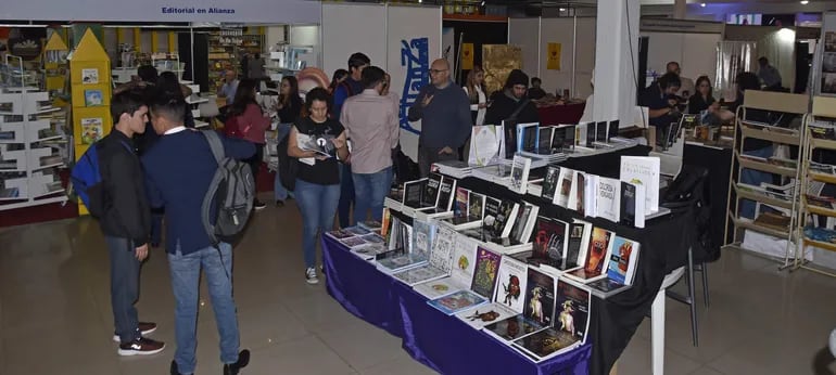Feria Internacional del Libro en el Centro de Convenciones Mariscal.
