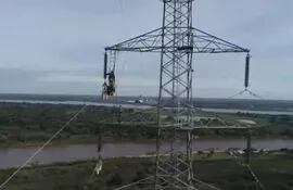 Torres de la Línea de Transmisión 220 kV Limpio-Villa Hayes, de la ANDE.
