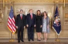 El presidente de la República, Mario Abdo Benítez, el presidente de EE.UU., Donald Trump, la Primera Dama de EE.UU., Melania Trump y la Primera Dama de la Nación, Silvana de Abdo.