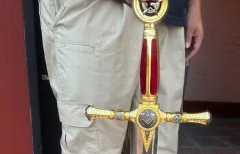 Una espada con símbolos masónicos fue encontrada en el "castillo" del juez de paz Jorge Adolfo Franco Garelik.