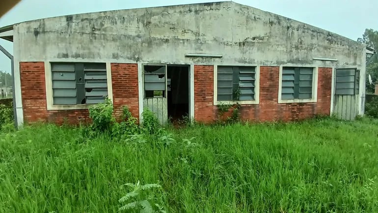 La sede del INDI abandonada en Coronel Oviedo.