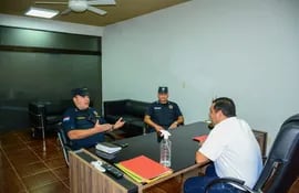 El intendente de Villa Florida, Richard Castiñeira (ANR), se reunió con el director de la Policía de Misiones, comisario César Lara (i).
