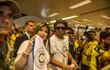 Dalia López y Ronaldinho, cuando este llegó a Paraguay el miércoles pasado.