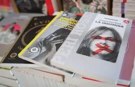 Vista de libros de la escritora uruguaya Cristina Peri Rossi en una librería en Montevideo (Uruguay).