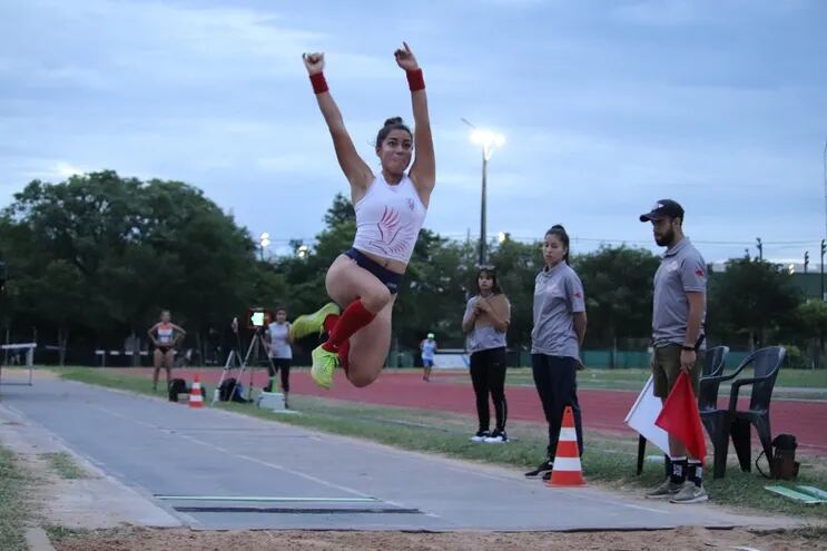 La atleta de salto largo y triple Verónica Duarte (17) será parte de la jornada atlética en el COP.