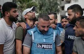 Israel asegura que dos periodistas que mató en Gaza el domingo eran "agentes terroristas" (EFE/EPA/HAITHAM IMAD)
