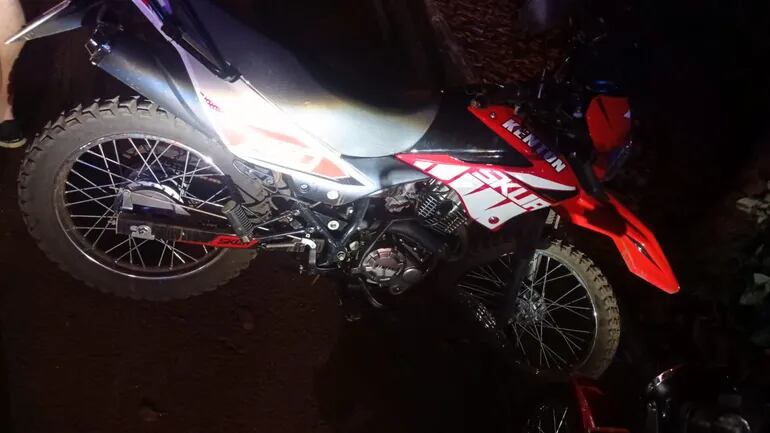 La motocicleta de la víctima fatal quedó prácticamente sin daños.