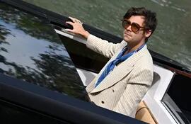 Harry Styles al momento de llegar a la sede del Festival Internacional de Cine de Venecia, este lunes.