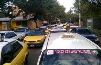 enjambre-amarillo-taxistas-103928000000-1361499.jpg