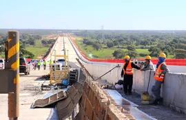 Puente Héroes del Chaco culminaría en octubre o noviembre de este año.