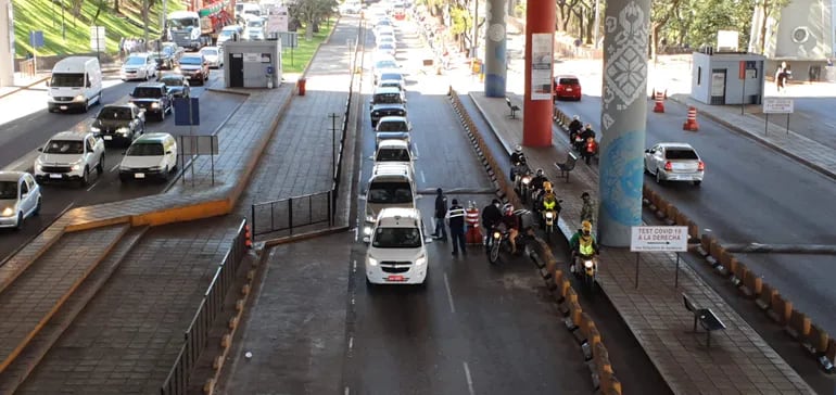 El administrado de la Aduana de Ciudad del Este, Gustavo Soto, fue declarado persona no grata por la Junta Departamental de Alto Paraná
