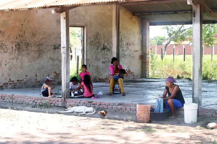 La comunidad 40 tuvo que montar una especie de hospital en un caserío precario a las afueras de Puerto Casado.