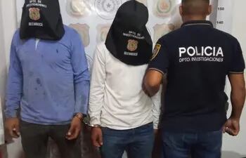 Dos jóvenes de 22 y 25 años de edad fueron detenidos por la policía, supuestamente por participar en el robo de cables multifibrilares de la estación de bombeo del Barrio Obrero.