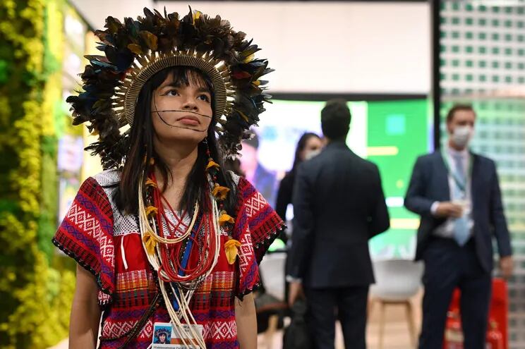 Walelasoetxeige Paiter Bandeira Surui, activista indígena del estado de Rondonia, Brasil en la COP26 en Glasgow, Escocia.