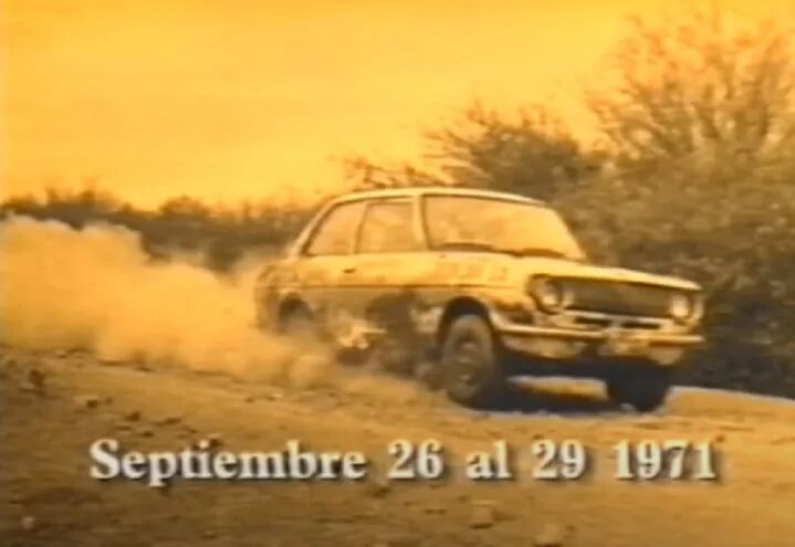 La primera edición del Transchaco Rally fue del 26 al 29 de setiembre de 1971. Aquí vemos a Marcos Peña y Pedro Federer, dejando una estela de polvo con el Toyota 1000.