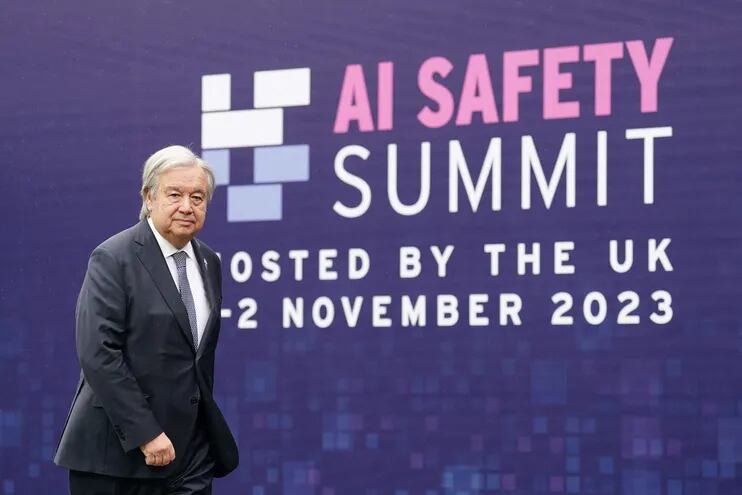 El secretario general de la ONU, Antonio Guterres, durante una ceremonia en Reino Unido.  (AFP)