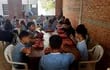 Los niños de la escuela Dr. Raúl Peña de Santaní compartiendo el primer día del almuerzo escolar.