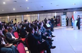 El ministro de Industria y Comercio, Luis Castiglioni, durante su discurso, en la apertura de la Expo Rueda de Negocios 2022, en el salón Germán Ruiz, de la ARP, ante empresarios nacionales y extranjeros, de 28 países.