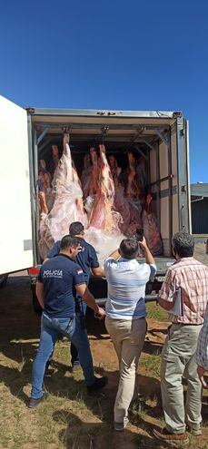 Fueron incautadas más de 15 toneladas de carne de contrabando.