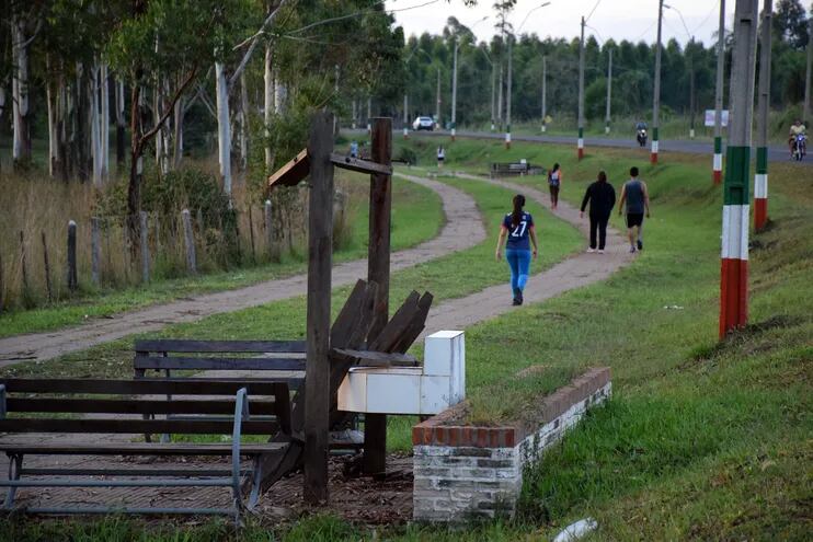 Ciclovía el lugar más utilizado por los pobladores para realizar caminata y ejercicio al aire libre esta abandonada