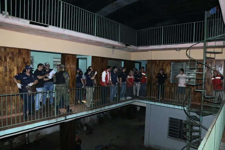 Una comitiva conformada por funcionarios de distintas instituciones hizo una serie de allanamientos en simultáneo en zona de la ex Terminal de Buses de Asunción.