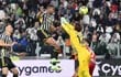 Gleison Bremer  anota con golpe de cabeza el segundo gol para la Juventus ante Cremonese