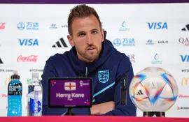 Harry Kane de Inglaterra habla durante una conferencia de prensa en el Centro Nacional de Convenciones de Qatar (QNCC) en Doha, Qatar, el 20 de noviembre de 2022. Inglaterra se enfrentará a Irán en su primer partido del grupo B de la Copa Mundial de la FIFA Qatar 2022 el 21 de noviembre.