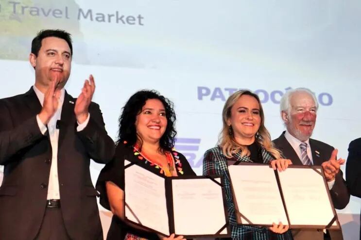 La firma del memorando ha sido protagonizada por la ministra de Turismo de Brasil, Daniela Carneiro, y la ministra de Turismo de Paraguay, Sofia Montiel de Afara, en el marco de la 18 edición del Festival Das Cataratas, celebrado esta semana en Foz de Iguazú (Brasil) y al que han asistido más 8.000 personas relacionadas con el sector turístico.