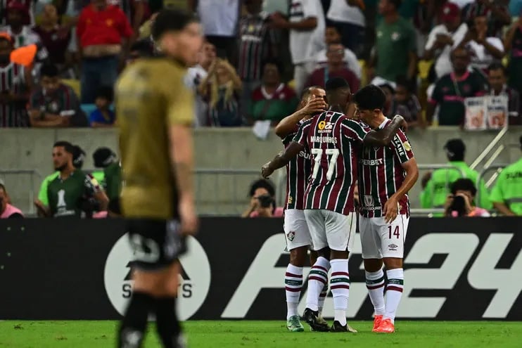 Los jugadores de Fluminense celebran un gol en el partido ante Colo Colo por la fase de grupos de la Copa Libertadore 2024 en el estadio Maracaná, en Río de Janeiro, Brasil.