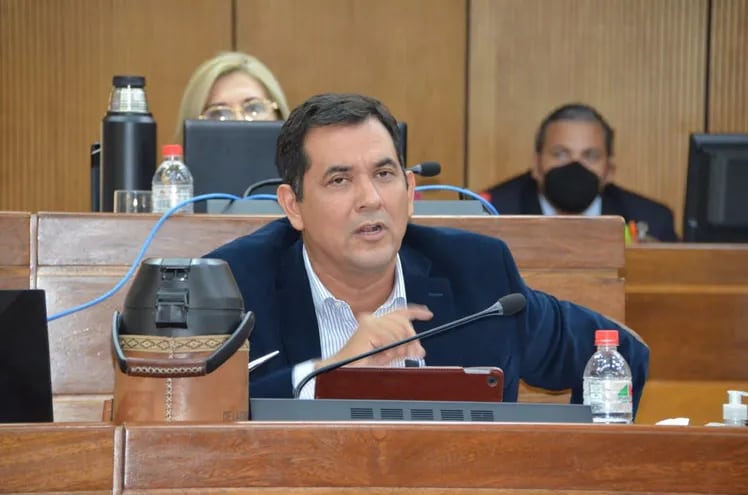 Senador Martín Arevalo (ANR), presidente de la comisión de Asuntos Constitucionales, que dictaminará sobre la lista de candidatos a defensor del pueblo y defensor adjunto.