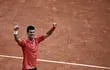 Novak Djokovic de Serbia reacciona después de ganar contra Casper Ruud de Noruega en su partido final masculino durante el torneo de tenis Grand Slam del Abierto de Francia en Roland Garros en París, Francia, el 11 de junio de 2023.