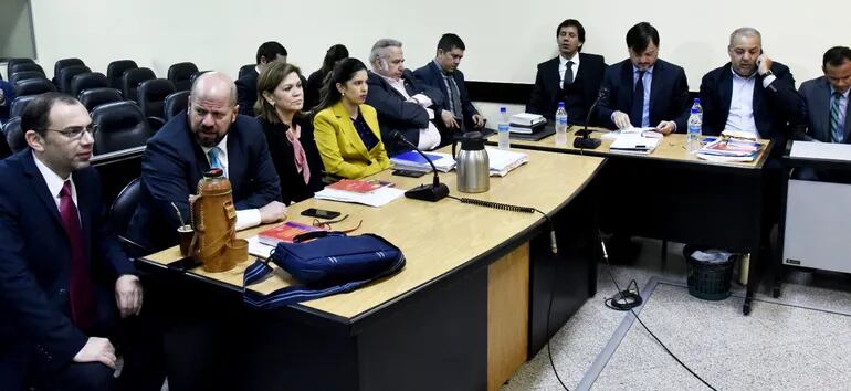 Los abogados de los exsenadores Óscar González Daher y Oviedo Matto, de Fernández Lippmann y de Carmelo Caballero anunciaron que apelarán la decisión de la jueza Cynthia Lovera.