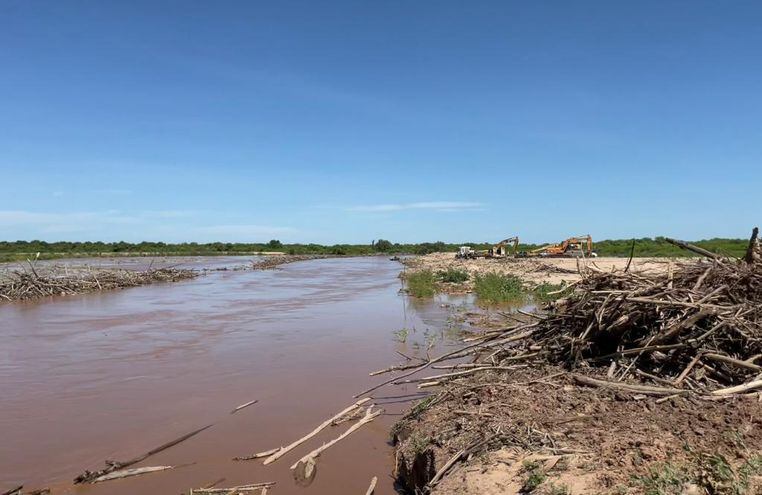 Los brazos del Río Pilcomayo que se extienden hasta la zona de Gral. Díaz llegan con riadas constantes hasta la zona, favoreciendo la pesca.