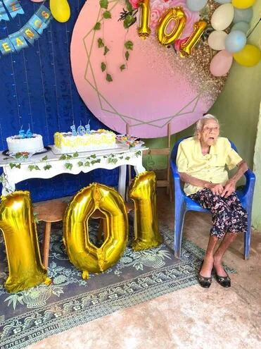 Doña Estefana viuda de Corvalán cumplió 101 años de vida.