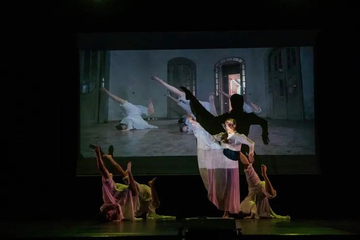 "Hysteria", del Grupo Joven Contemporáneo de Félix Álvarez, es una de las obras que se presentó en el marco del 20° Encuentro Internacional de Danza y Artes Contemporáneas "Crear en Libertad".
