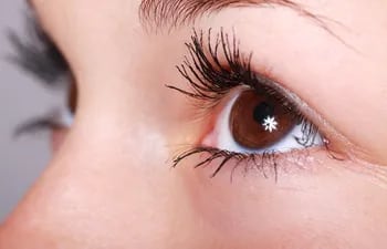El glaucoma es una enfermedad ocular crónica y por lo general asintomática (no produce dolor de cabeza, no arde ni pica, no causa ojo rojo ni tampoco produce dolor ocular).