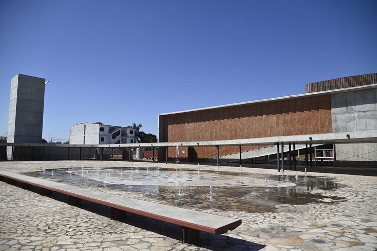 Vista del patio y el auditorio del Sitio de Memoria y Centro Cultural 1-A, recientemente habilitado.