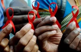 Casi 38 millones de personas viven con el VIH en el mundo, pero únicamente  62% sigue una triterapia.